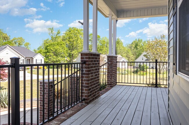 Foto del edificio - Beautiful 3 Bedroom 2.5 Bathroom Home with...