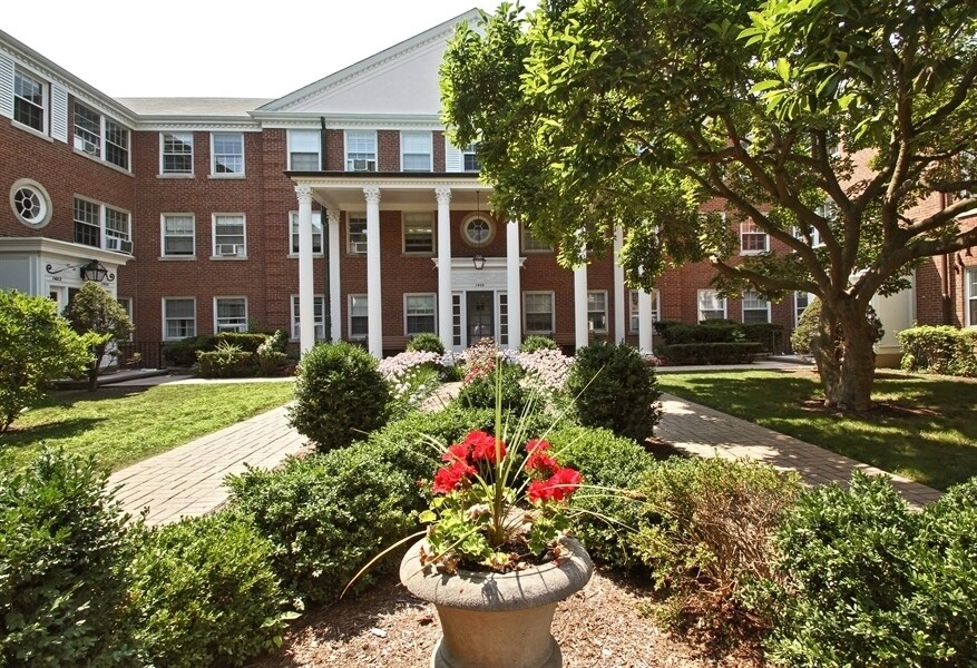 Foto principal - 1406 Hinman Ave