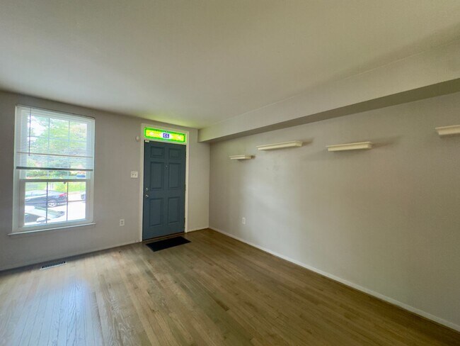 Foto del edificio - Charming 2 Bedroom/2 Bathroom Apartment in...