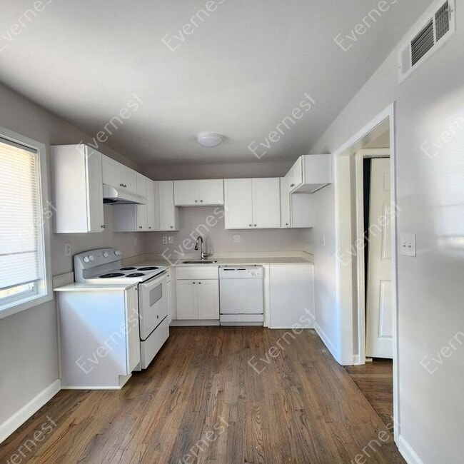 Building Photo - 1651 Line Cir