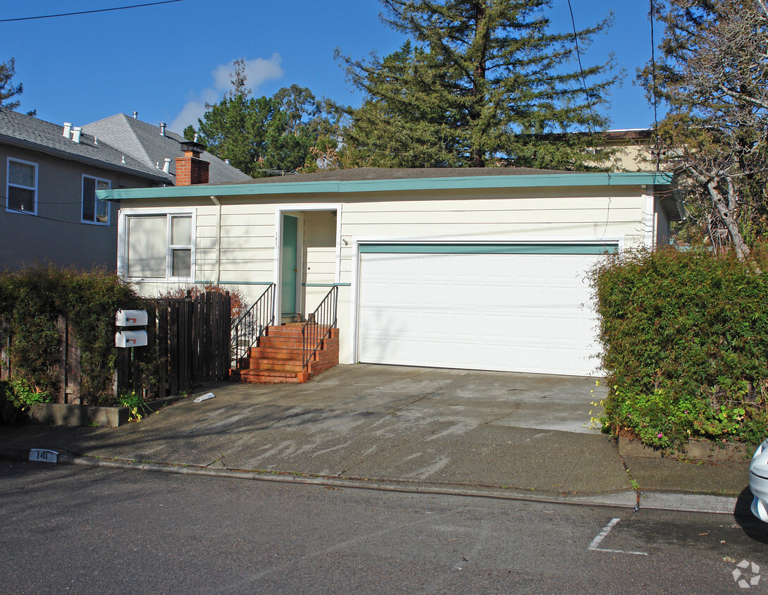 Primary Photo - 141 Park St