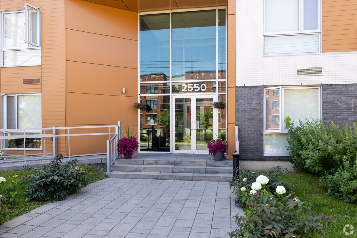 Building Photo - 2550 Grenet