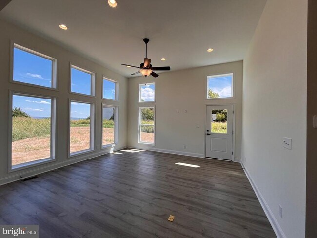 Foto del edificio - 8641 Sandy Beach Ln