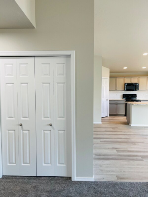 Building Photo - 2742 W Balboa Dr