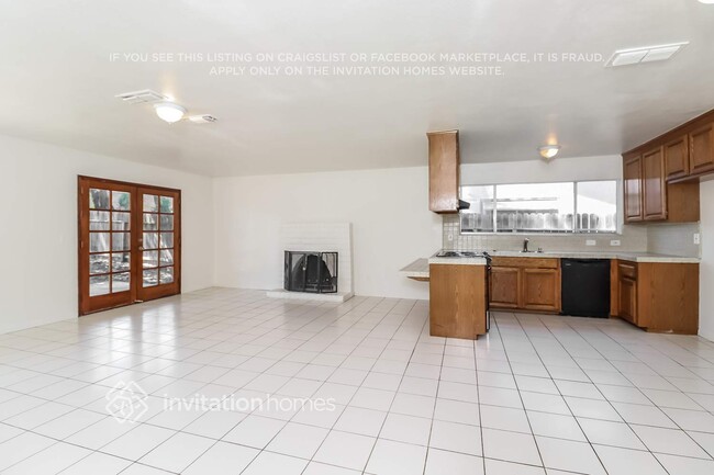 Building Photo - 10720 Paiute Way