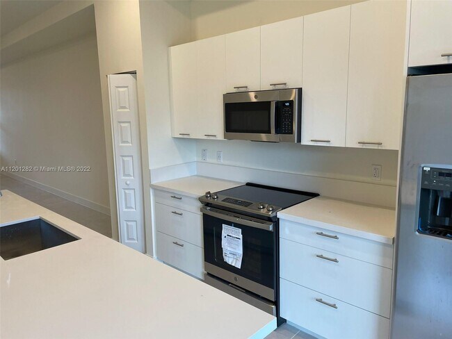 Foto del edificio - 7905 NW 104th Ave