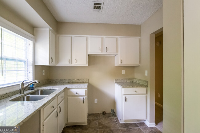 Building Photo - 9212 Woodhill Ln