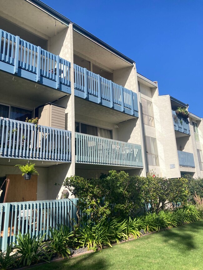 top floor - 603 S Prospect Ave