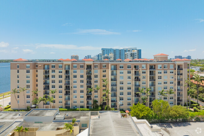 Building Photo - Flagler Pointe