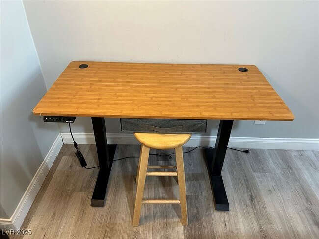 Foto del edificio - 5045 Spencer St