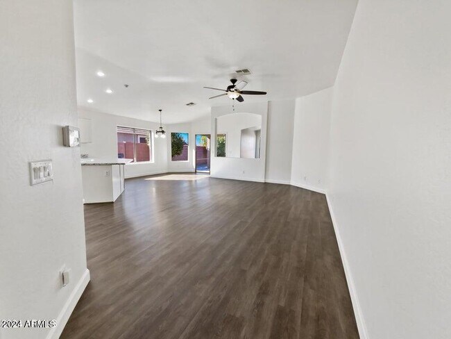 Building Photo - 866 S Cerise