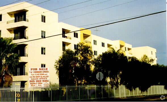 Building Photo - Palm Court