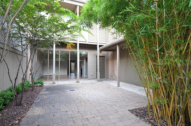 Building Photo - 1317 Castle Ct
