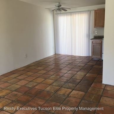 Building Photo - 210 W Roger Rd