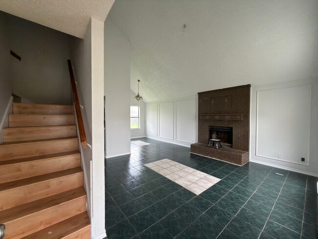 Building Photo - 1207 Charles Dr