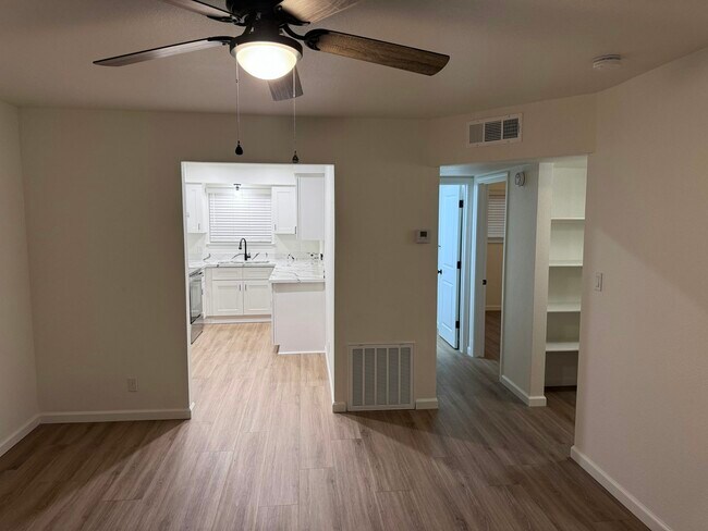 Foto del edificio - 2118 N Glenn Ave