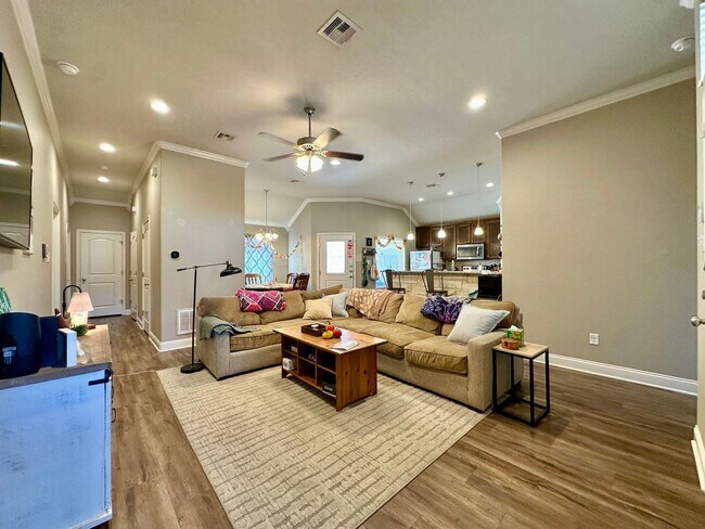 Foto del edificio - Spacious 4-Bed, 4.5-Bath Home in the Heart of the Baylor Bubble!