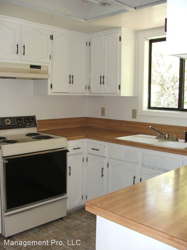 Building Photo - 2 br, 1.5 bath House - 207 S. Bruce Lane