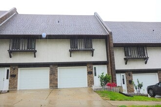 Building Photo - 121 W Nettleton Ave