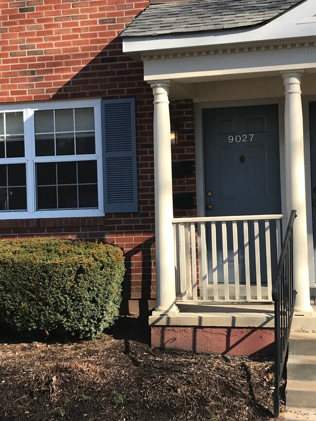Foto del edificio - 9027 Wrenwood Ln