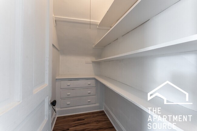 Foto del edificio - 2853 W Dickens Ave