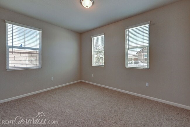 Building Photo - 877 Halford Ln