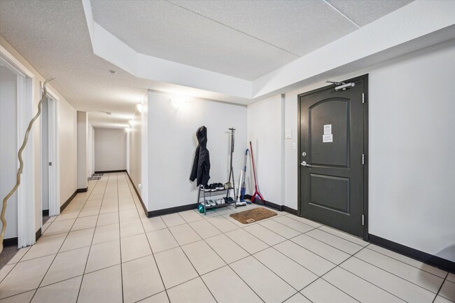 Building Photo - 110 University Ave W