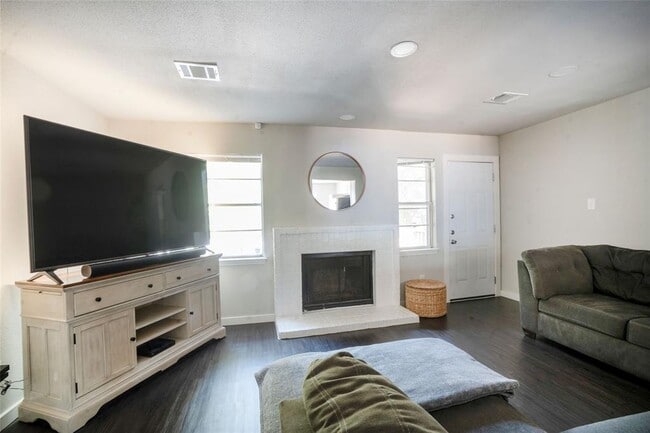 Building Photo - 1815 River Crossing Cir
