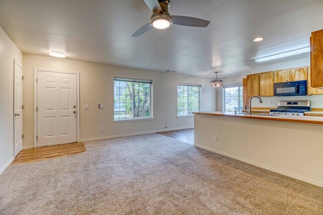 Foto del edificio - 1923 NE Derek Dr