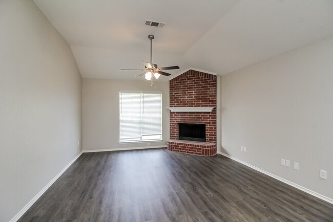 Building Photo - 900 Springfield Dr