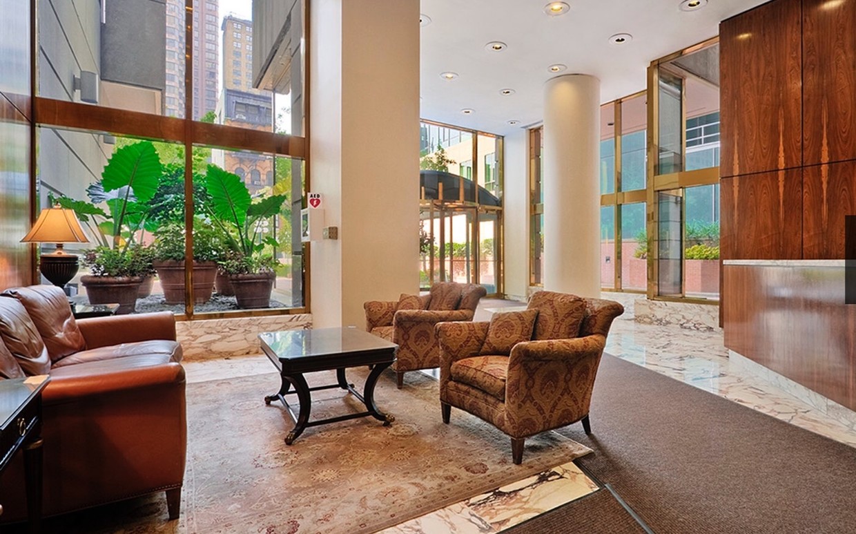 Main lobby, 24/7 door man - 235 E 40th St