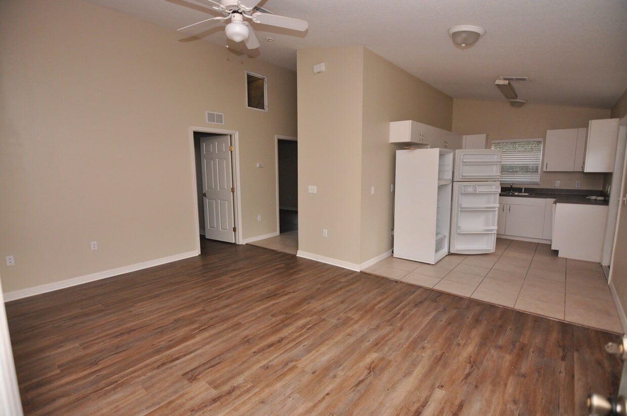 Primary Photo - 5846 8th St