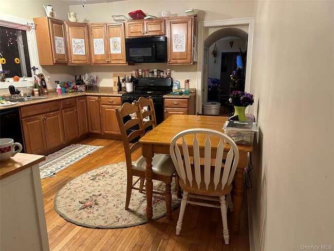 Building Photo - 19 6th St