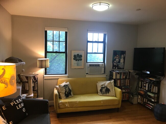 Building Photo - 241 River St