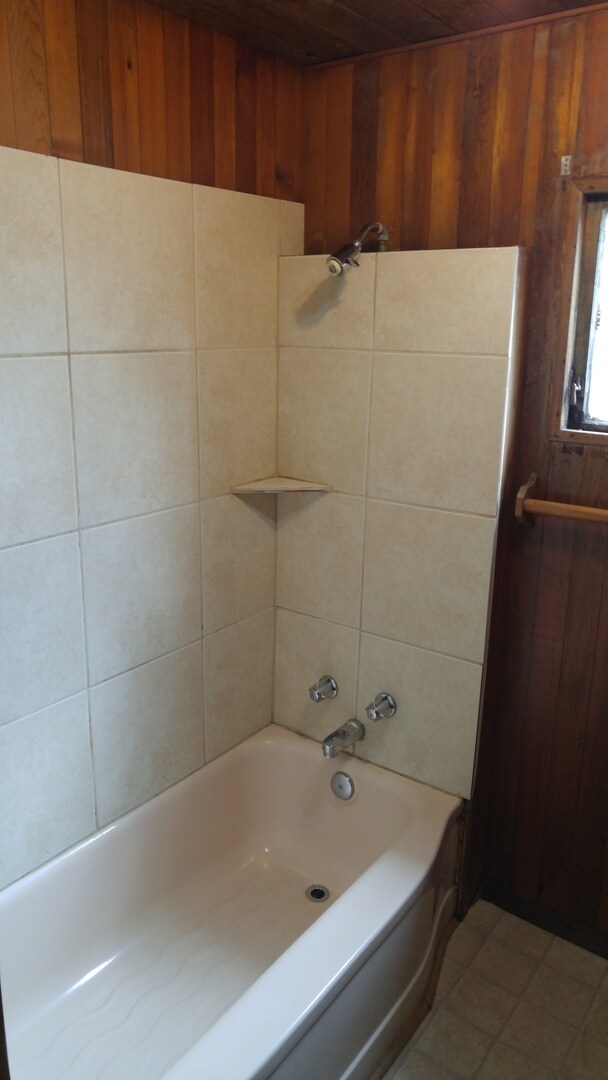 Building Photo - VIDEOTOUR: 2-Bedroom Home Has Cute Rustic ...