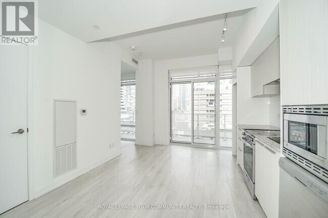 Photo du bâtiment - 18-718 Maitland Terrace