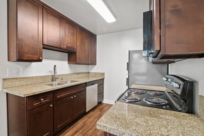 Foto del edificio - Emerald Court Apartments
