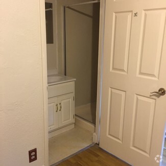 Building Photo - 6742 Whittier Ave