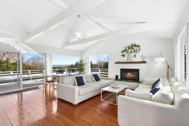 Building Photo - 45 Windward