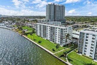 Building Photo - 301 Lake Shore Dr