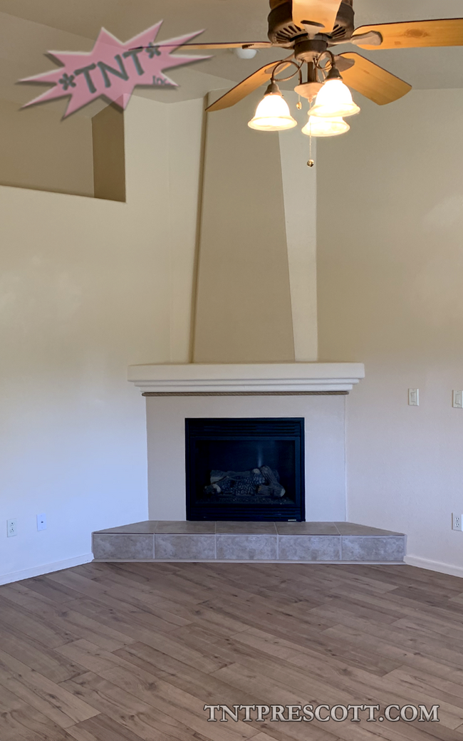 Building Photo - Home in Viewpoint West HOA