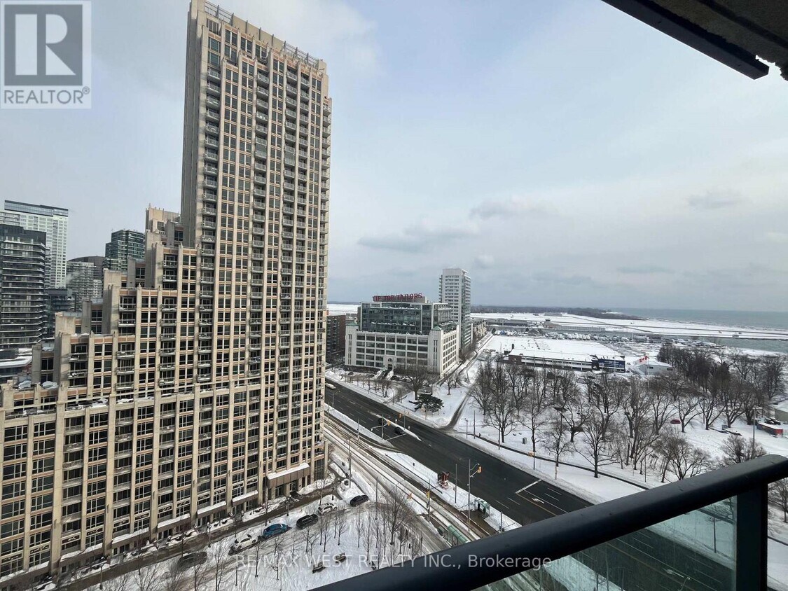 Photo du bâtiment - 215 Fort York Blvd