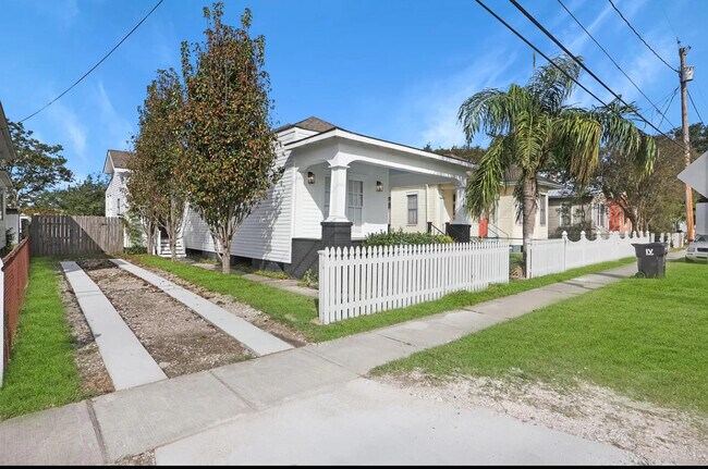 Building Photo - 438 Friscoville Ave