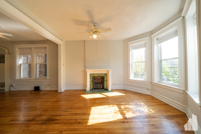 Building Photo - 1037 S Racine Ave