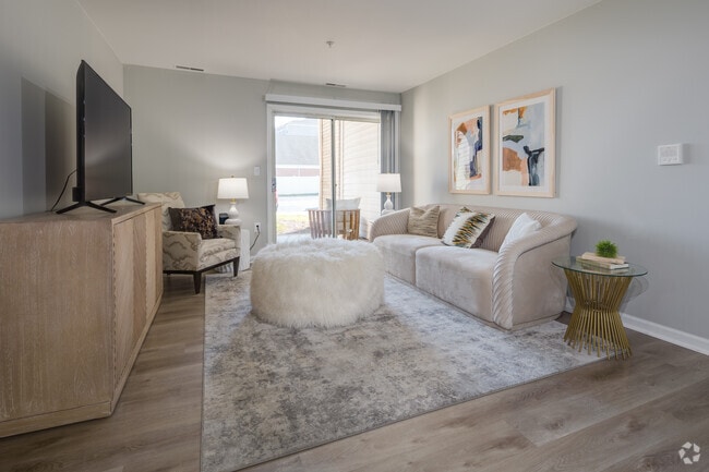 2 habitaciones, 1 baño - 1050 pies cuadrados (sala de estar) - Evergreen