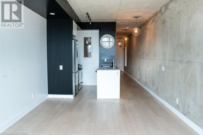 Building Photo - 319 Carlaw Ave