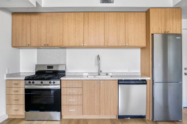 Building Photo - The Overland 16