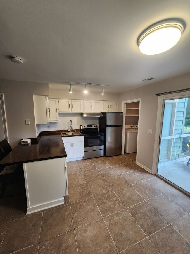 Foto del edificio - Canterbury Townhomes