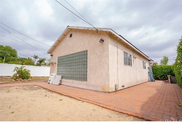 Building Photo - 7001 Balcom Ave