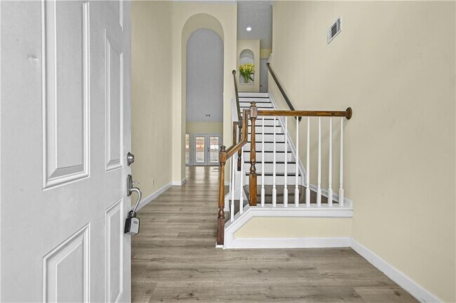 Foto del edificio - 675 Manor Glen Dr